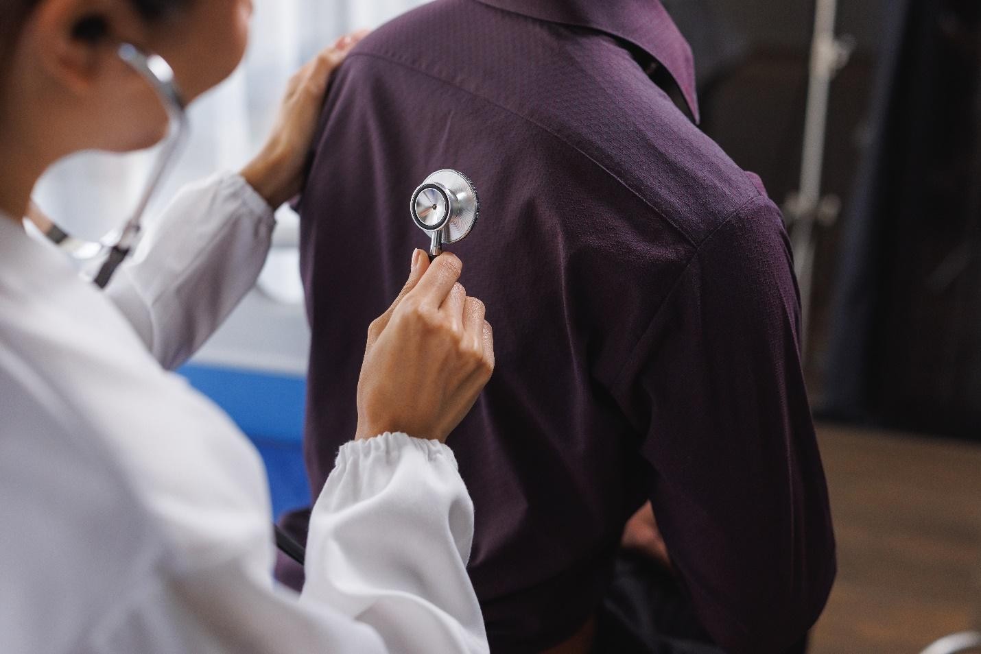 When to visit the clinic instead of telemedicine Singapore emergency symptoms physical examination.